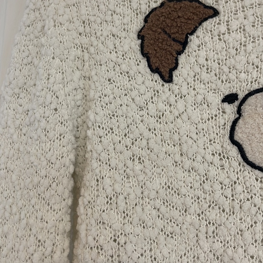 Spring sweater, white with bear face. - Picture 4 of 4